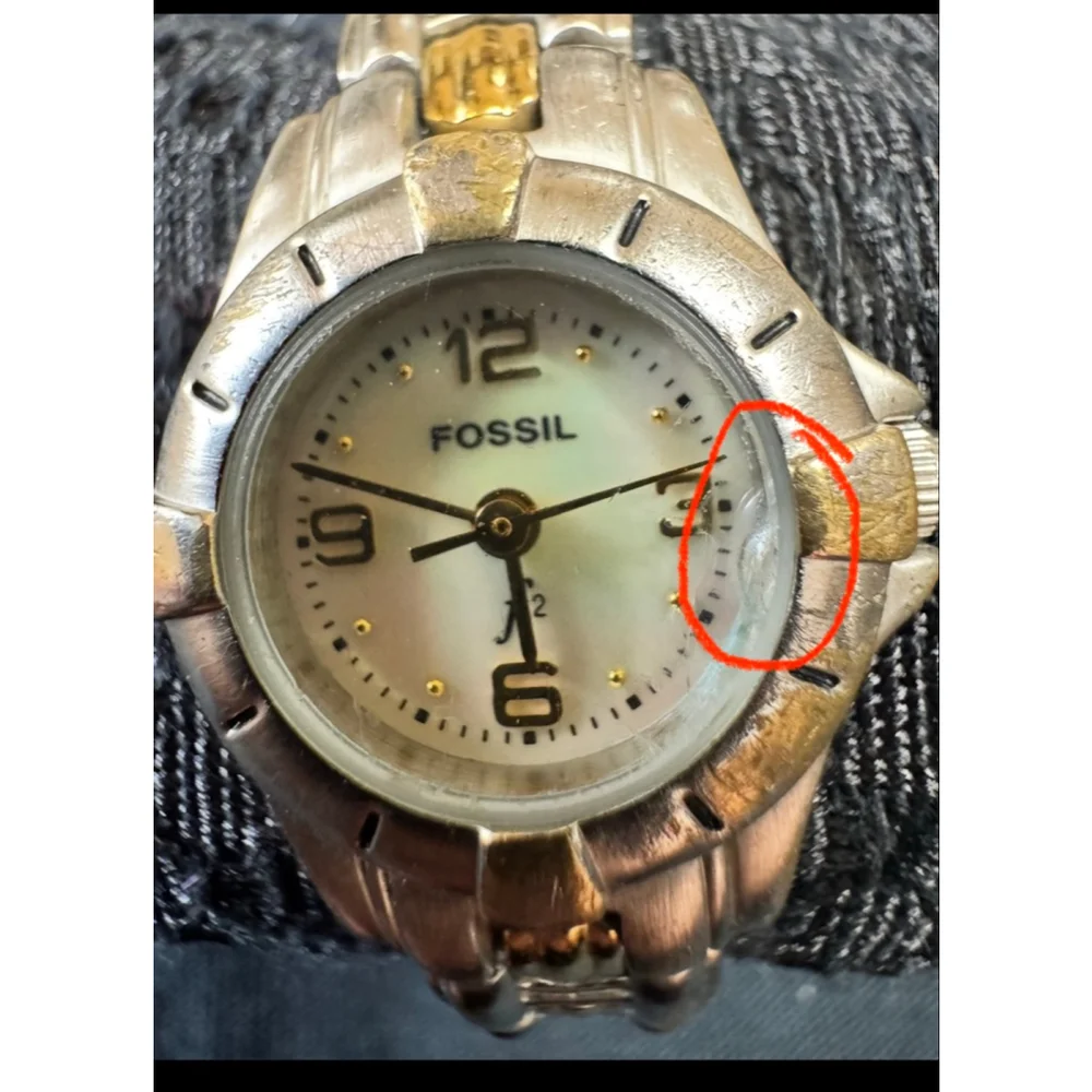 Vintage - F2 Fossil women's two-tone wrist watch with a mother-of-pearl face